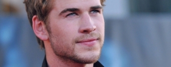 Liam Hemsworth viaja en el tiempo