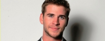 Liam Hemsworth, paranoico
