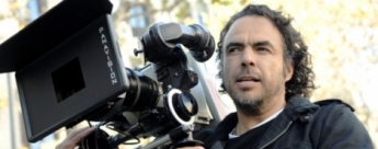 Alejandro Gonz�lez I��rritu se pasa a la comedia