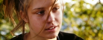 Charlize Theron y Ad�le Exarchopoulos, en 'The Last Space'